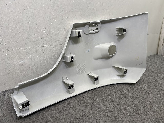 新車取り外し!エルフ 純正 右 フロント バンパー カバー 3X 2251R ホワイト ソリッド いすゞ(150438)