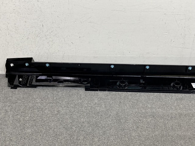 新品!プリウス 50系/ZVW50/ZVW51/ZVW55 純正 右 サイドステップ/サイドスカート RH 75850-47030 75850-47030-C0 ブラック 218(150522)