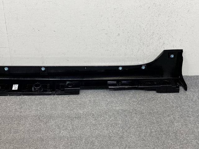 新品!プリウス 50系/ZVW50/ZVW51/ZVW55 純正 右 サイドステップ/サイドスカート RH 75850-47030 75850-47030-C0 ブラック 218(150522)