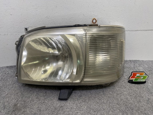 ハイエース 200系/1型/2型 純正 前期 左 ヘッドライト/ランプ ハロゲン レベライザー 刻印48 LH KOITO 26-117 81170-26480 トヨタ(150539)
