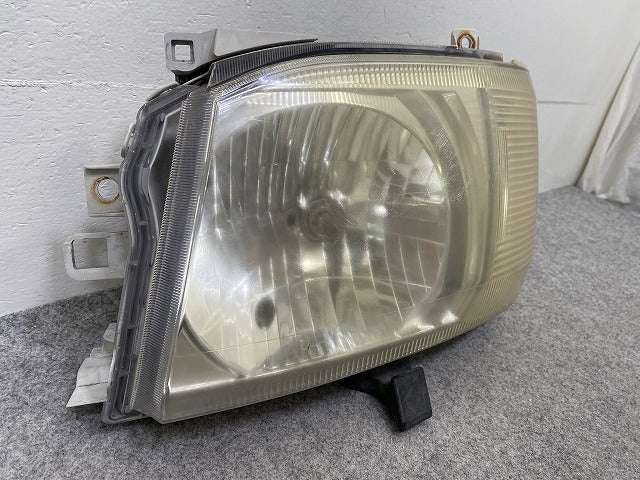 ハイエース 200系/1型/2型 純正 前期 左 ヘッドライト/ランプ ハロゲン レベライザー 刻印48 LH KOITO 26-117 81170-26480 トヨタ(150539)