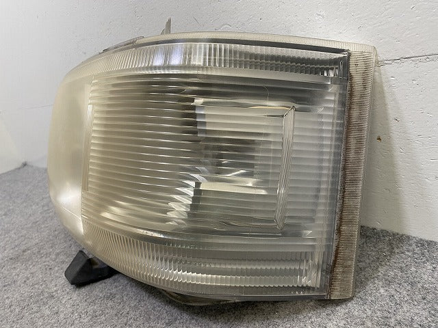 ハイエース 200系/1型/2型 純正 前期 左 ヘッドライト/ランプ ハロゲン レベライザー 刻印48 LH KOITO 26-117 81170-26480 トヨタ(150539)