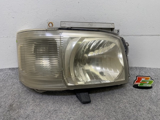 ハイエース 200系/1型/2型 純正 前期 右 ヘッドライト/ランプ レベライザーハロゲン 刻印48 RH KOITO 26-117 81130-26480 トヨタ(150544)