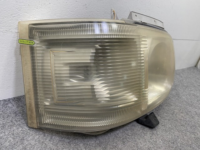 ハイエース 200系/1型/2型 純正 前期 右 ヘッドライト/ランプ レベライザーハロゲン 刻印48 RH KOITO 26-117 81130-26480 トヨタ(150544)
