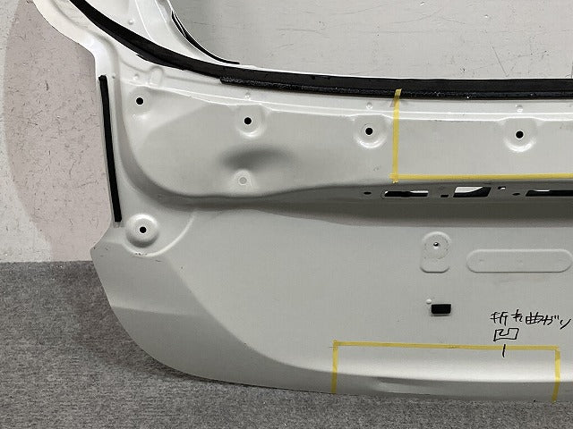 ヤリス KSP210/MXPA10/MXPA15/MXPH10/MXPH15 MXPH14/MXPH17 純正 リアゲート/バックドア/リアハッチ ホワイトパール 089 トヨタ(150553)