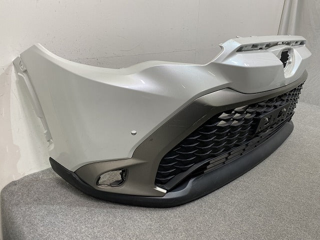 カローラ クロス ZSG10/ZVG11/ZVG15/ZVG13/ZVG16 純正 フロント バンパー スポイラー付 52119-16580 ホワイトパール 089 トヨタ(150570)