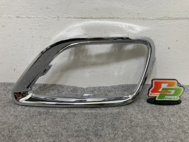 新品!グランドチェロキー 純正 右 フォグカバー/フォグランプカバー ベゼル 052612850 6DE40SZ0AA001 メッキ クライスラー(150573)
