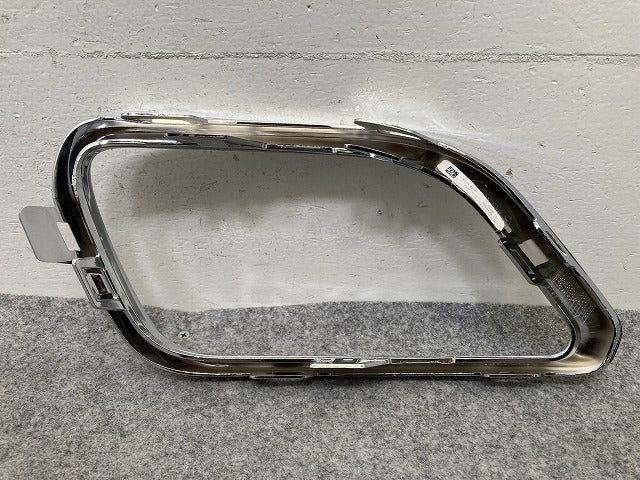 新品!グランドチェロキー 純正 右 フォグカバー/フォグランプカバー ベゼル 052612850 6DE40SZ0AA001 メッキ クライスラー(150573)