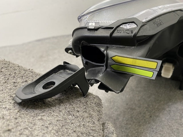 アクア/AQUA Z/MXPK11/MXPK16 純正 左 ヘッドライト/ランプ レベライザーLED 刻印Y2 LH KOITO 52-336 81150-52N80 トヨタ(150583)