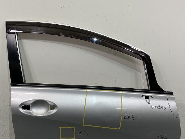ノート/NOTE E12/NE12 e-POWER/HE12/SNE12 純正 右 フロント ドア バイザー付 RH ブリリアントシルバーメタリック K23 日産(150613)