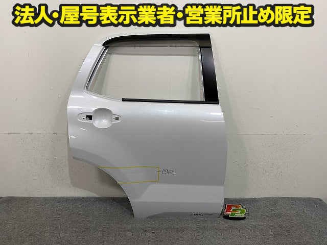 ライズ/ロッキー A200S/A210S/A200A/A210A/A202A 純正 右 リア ドア バイザー付 RH シャイニングホワイトパール W25 トヨタ(150615)