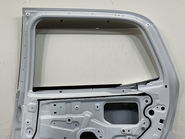 ライズ/ロッキー A200S/A210S/A200A/A210A/A202A 純正 右 リア ドア バイザー付 RH シャイニングホワイトパール W25 トヨタ(150615)