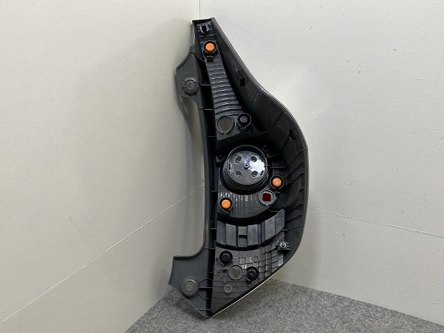 アクア/AQUA NHP10 純正 前期 左 テールランプ/ライト/レンズ ハロゲン 刻印Z LH STANLEY 52-252 81561-52696 トヨタ(150618)