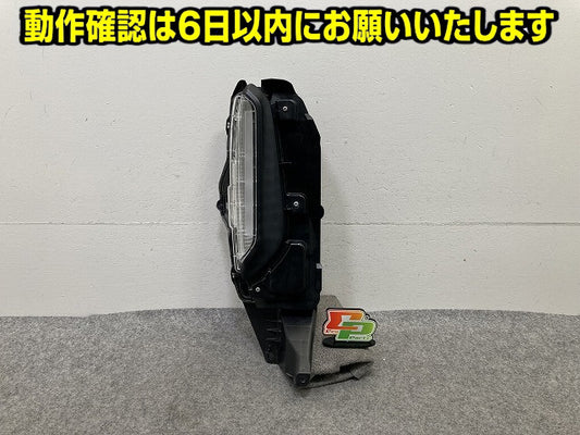 ヤリスクロス MXPB10/MXPB15/MXPJ10/MXPJ15 純正 右 フォグランプ/フォグライト LED デイライト RH KOITO 52-328 81430-52050(150621)
