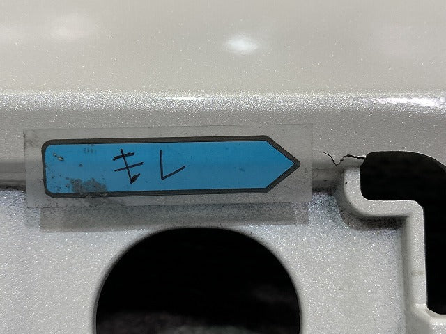 アクア/AQUA MXPK10/MXPK11/MXPK15/MXPK16 純正 左 サイドステップ/サイドスカート LH 75860-52080 ホワイトパール 089 トヨタ(150628)