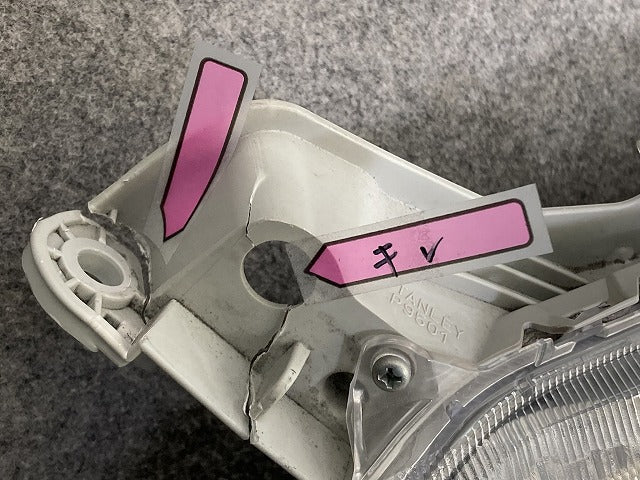 ムーヴ LA100S/LA110S 純正 前期 左 ヘッドライト/ランプ ハロゲン レベライザー LH STANLEY P9501 ダイハツ(150638)