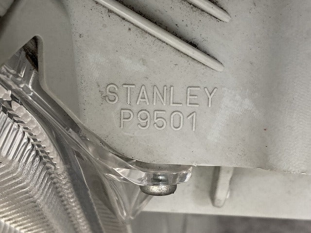 ムーヴ LA100S/LA110S 純正 前期 右 ヘッドライト/ランプ ハロゲン レベライザー 刻印ラ RH STANLEY P9501 ダイハツ(150639)