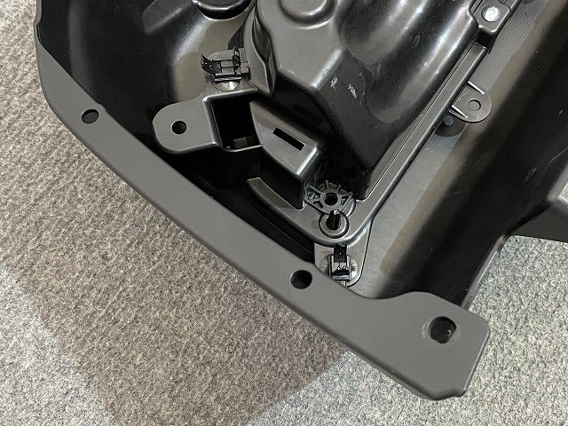 新車取り外し!ジムニー JB64W 純正 リア バンパー Rバンパー 71811-77R 素地 スズキ(150658)