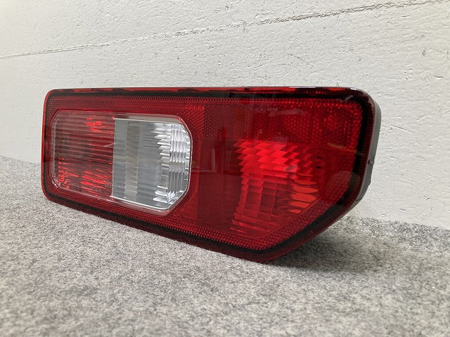 ジムニー JB64W 純正 右 テールランプ/ライト/レンズ ハロゲン RH 2907 スズキ(150670)
