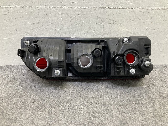 ジムニー JB64W 純正 右 テールランプ/ライト/レンズ ハロゲン RH 2907 スズキ(150670)