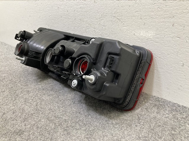 ジムニー JB64W 純正 右 テールランプ/ライト/レンズ ハロゲン RH 2907 スズキ(150670)