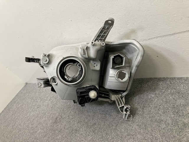 プロボックス NSP160V/NCP160V/NCP165V 純正 右 ヘッドライト/ランプ ハロゲン レベライザー RH 刻印A KOITO 52-279 81130-52J50(150711)