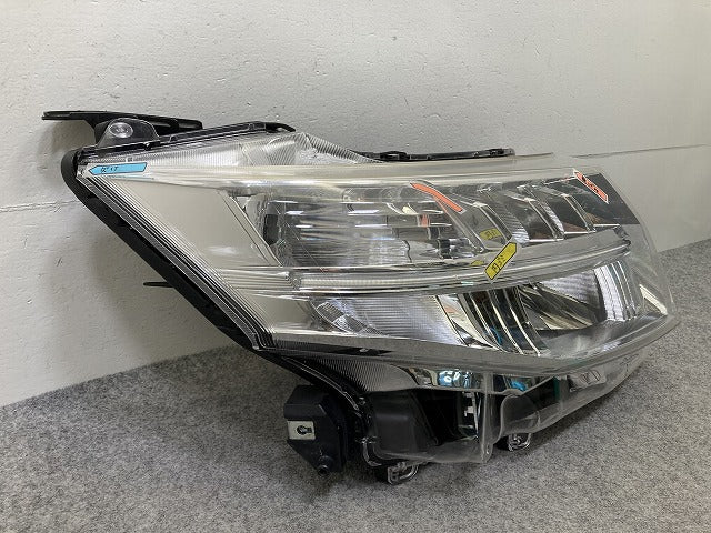 ジャンク!ルーミー M900A/M910A 純正 前期 右 ヘッドライト/ランプ レベライザーLED 刻印DF RH STANLEY W3918 トヨタ(150732)