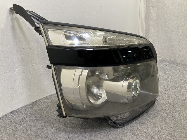 ヴォクシー VOXY 70系/ZRR70G/ZRR75G/ZRR70W/ZRR75W 純正 前期 右 ヘッドライト/ランプ キセノン HID 刻印V8 レベ KOITO 28-203(150734)