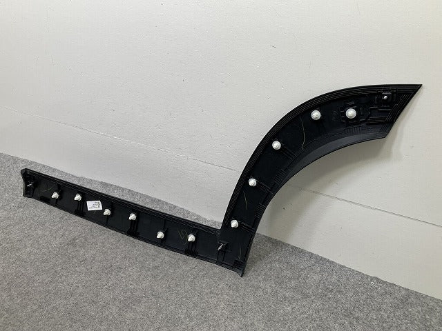 フロンクス WDB3S 純正 右 リア ドア モール/フェンダーガーニッシュ RH 77531-74T0R 素地 スズキ(150749)