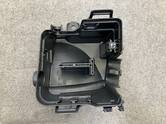 新品!ルーテシア RH5F 純正 エンジンルーム ヒューズボックス 下側ケース 2438 095 84R 24380-9584R 未塗装 ルノー(150771)