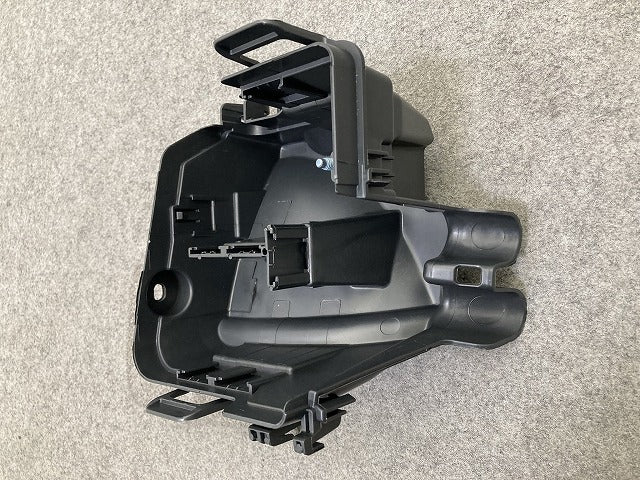 新品!ルーテシア RH5F 純正 エンジンルーム ヒューズボックス 下側ケース 2438 095 84R 24380-9584R 未塗装 ルノー(150771)