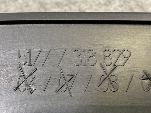 新品!ミニ 5ドア(F55) クーパーSD 純正 左 リア フェンダーアーチモール/オーバーフェンダー LH 5177 7 318 829 51777376881 MINI(150776)