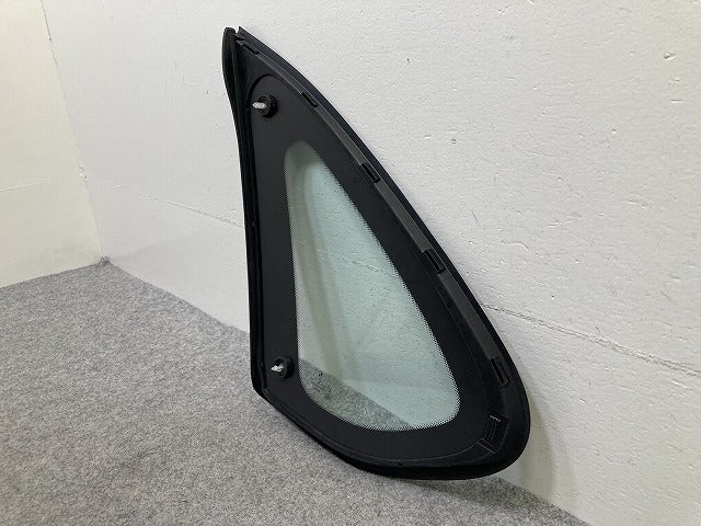 新品!2シリーズ F45/F46 純正 右 リア ドア クォーターガラス RH 43R-001734 BMW(150783)