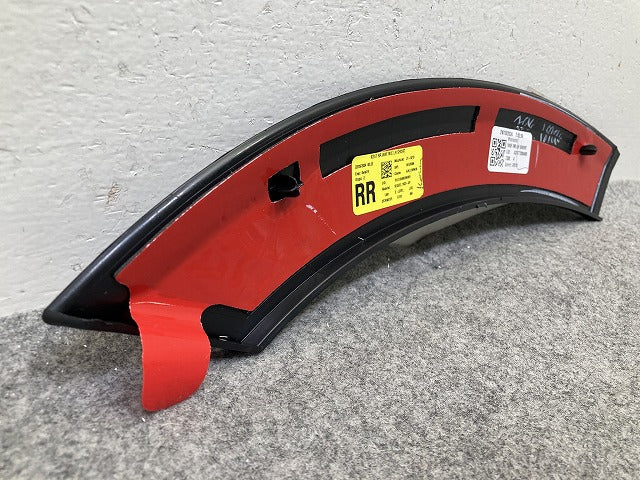 新品!GLB X247 純正 左 リア フェンダーアーチモール/オーバーフェンダー A2477309400 2477309400 素地 メルセデスベンツ(150828)