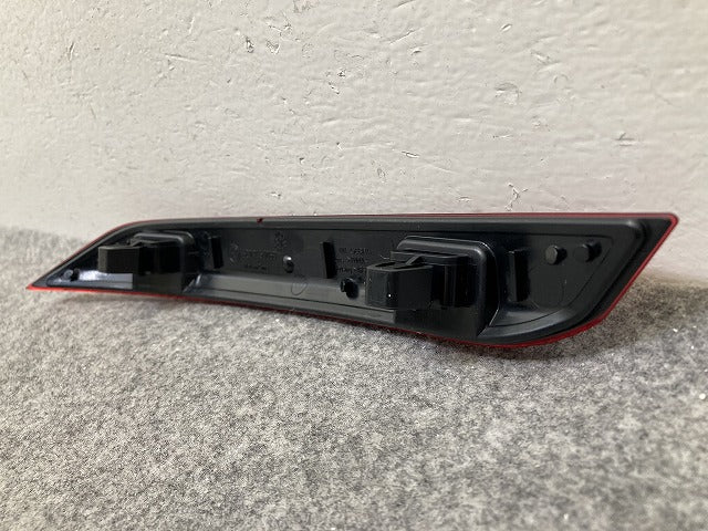 新品!ポロ/POLO 6R系 純正 右 リア バンパーリフレクター 反射板 RH 6C0945106B 6C0-945-106-B フォルクスワーゲン(150829)