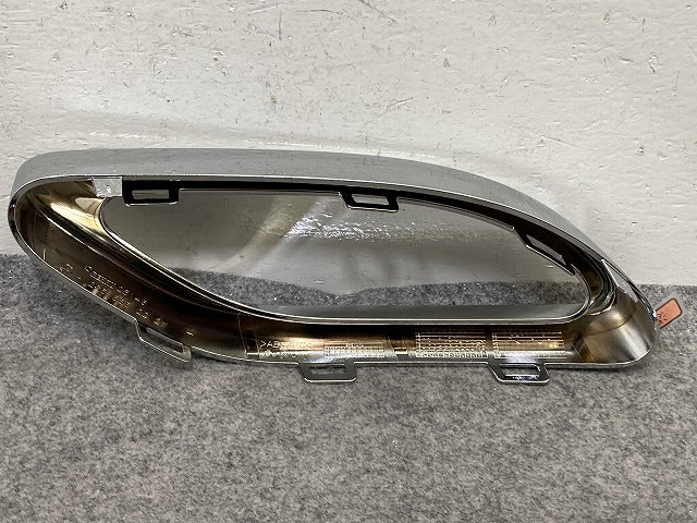 新品!Cクラス W205 純正 リア バンパーメッキモール/フィニッシャー A 205 885 22 21 2058852221 メッキ メルセデスベンツ(150831)