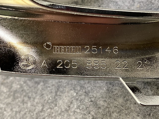 新品!Cクラス W205 純正 リア バンパーメッキモール/フィニッシャー A 205 885 22 21 2058852221 メッキ メルセデスベンツ(150831)