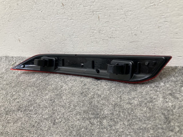 新品!ポロ/POLO 6R系 純正 右 リア バンパーリフレクター 反射板 RH 6C0945106B 6C0-945-106-B フォルクスワーゲン(150855)
