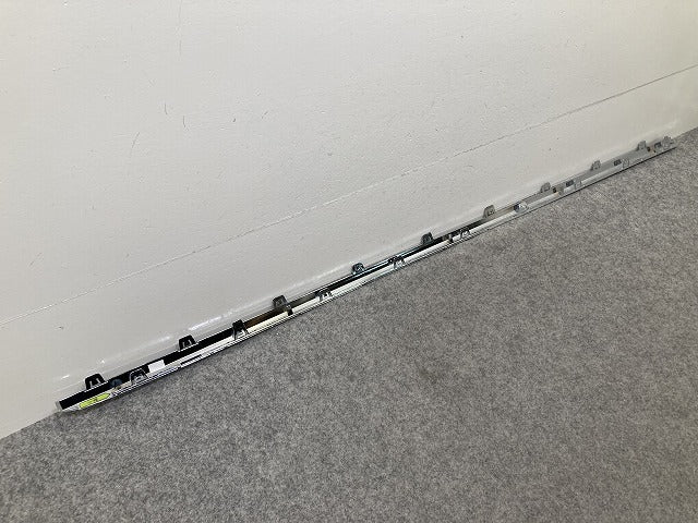 新品!Eクラス W213 純正 右 フロント ドアモール サイドステップカバー A213 698 0262 2136980262647F24 メッキ メルセデスベンツ(150921)