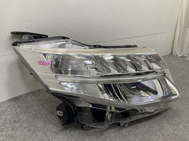 ルーミー M900A/M910A 純正 前期 右 ヘッドライト/ランプ レベライザーLED RH STANLEY W3918 81130-B1220 トヨタ(150929)