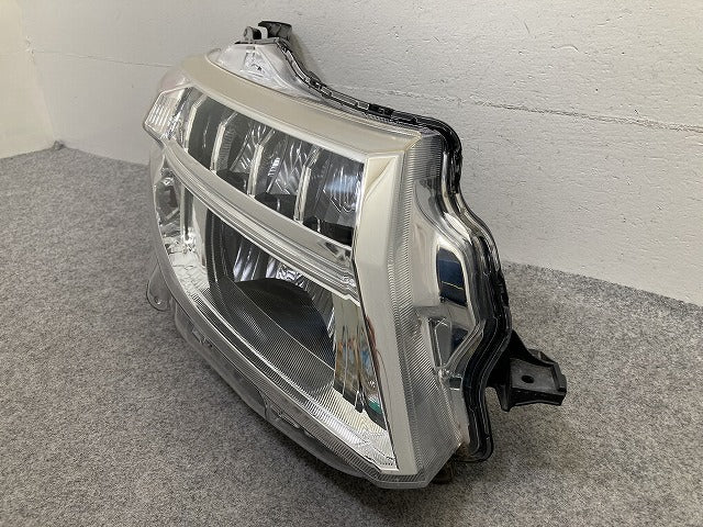 ルーミー M900A/M910A 純正 前期 右 ヘッドライト/ランプ レベライザーLED RH STANLEY W3918 81130-B1220 トヨタ(150929)