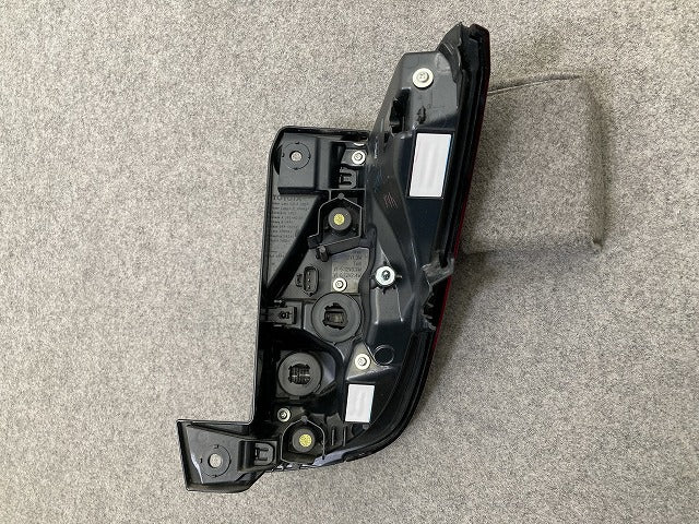 ノア NOAH 90系/MZRA90W/MZRA95W/ZWR90W/ZWR95W 純正 左 テールランプ/ライト/レンズ LED 刻印HL LH KOITO V1-6 81561-V1050(150934)