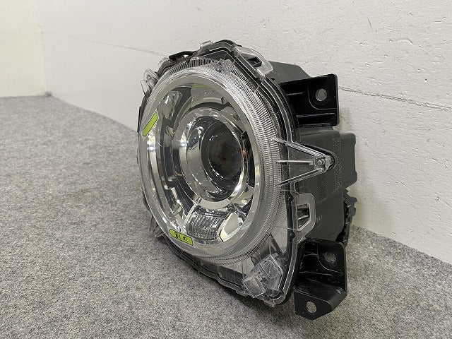 ジムニー/ジムニーシエラ JB64W/JB74W 純正 右 ヘッドライト/ランプ レベライザーLED 刻印3R RH KOITO 100-5938G スズキ(150939)