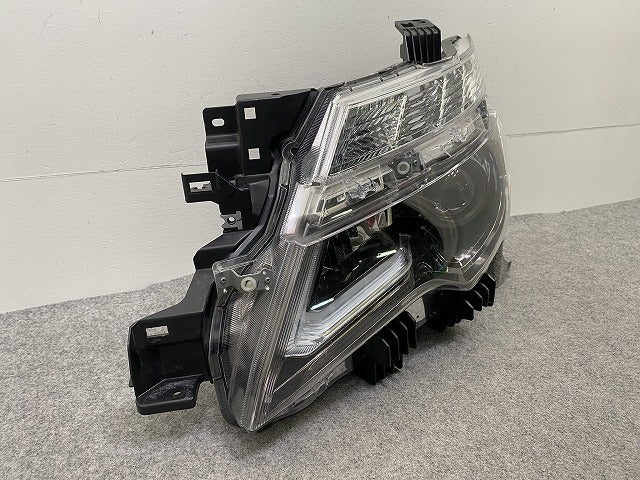 エルグランド E52/PE52/PNE52/TE52/TNE52 純正 中期 後期 左 ヘッドライト/ランプ レベライザーLED 刻印P0 KOITO 100-23674 日産(150943)