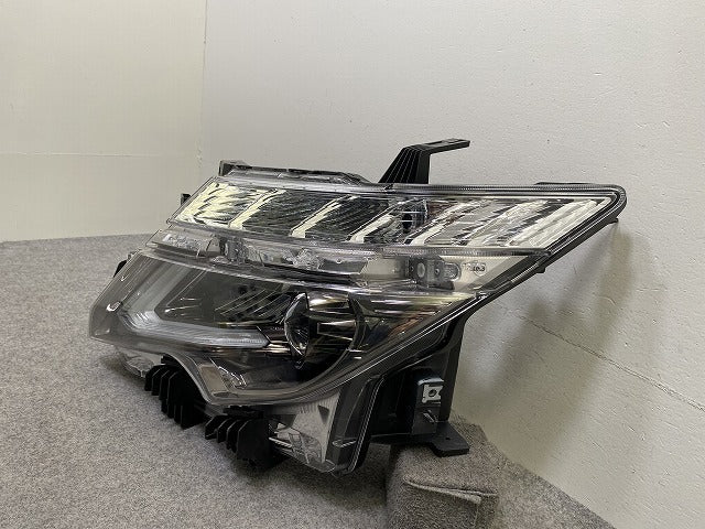 エルグランド E52/PE52/PNE52/TE52/TNE52 純正 中期 後期 左 ヘッドライト/ランプ レベライザーLED 刻印P0 KOITO 100-23674 日産(150943)