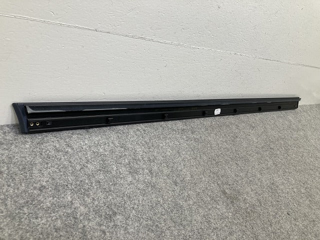 新品!A3 8P系 純正 フロント ドア モール/ロアモール RH 8P4.853.960.E 8P4853960EGRU ブラック ソリッド アウディ(150955)