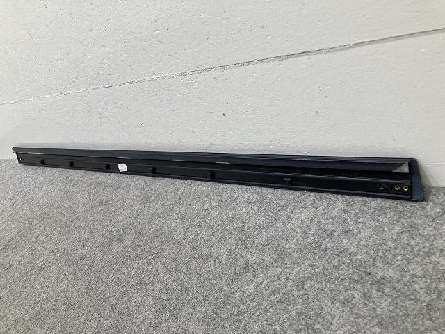 新品!A3 8P系 純正 フロント ドア モール/ロアモール RH 8P4.853.960.E 8P4853960EGRU ブラック ソリッド アウディ(150955)
