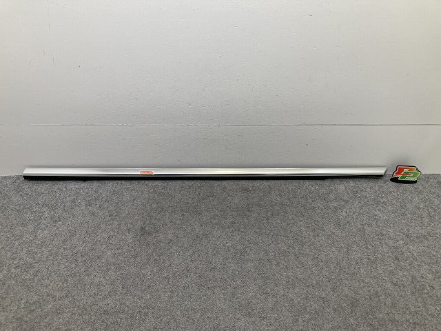 新品!CLAクラス C118 純正 左 フロント ドア ベルトモールアウター LH A118 720 0302 1187200302 メッキ メルセデスベンツ(150958)