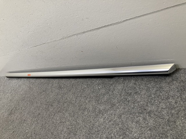 新品!CLAクラス C118 純正 左 フロント ドア ベルトモールアウター LH A118 720 0302 1187200302 メッキ メルセデスベンツ(150958)