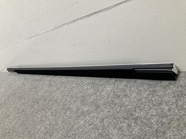 新品!CLAクラス C118 純正 左 フロント ドア ベルトモールアウター LH A118 720 0302 1187200302 メッキ メルセデスベンツ(150958)